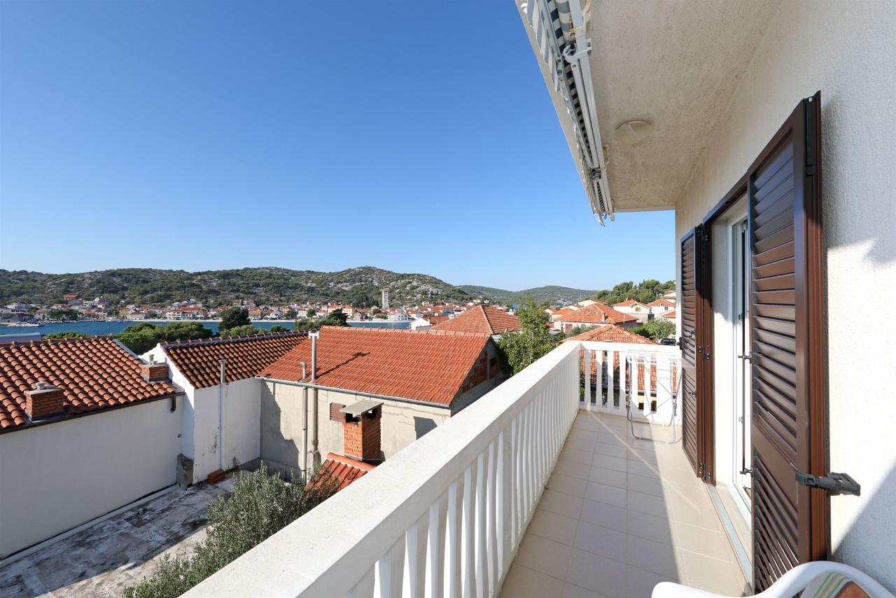 Apartments Snjezana Тисно Екстериор снимка