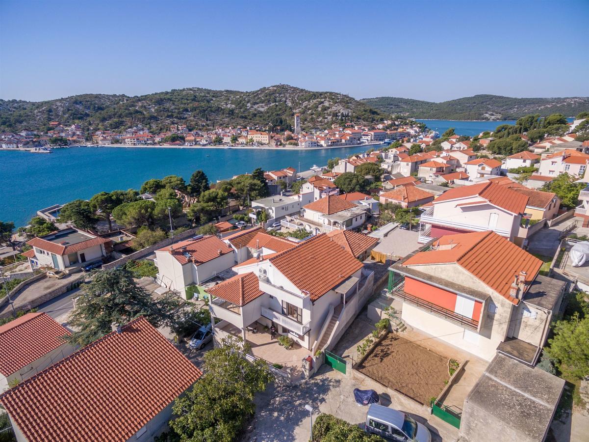 Apartments Snjezana Тисно Екстериор снимка