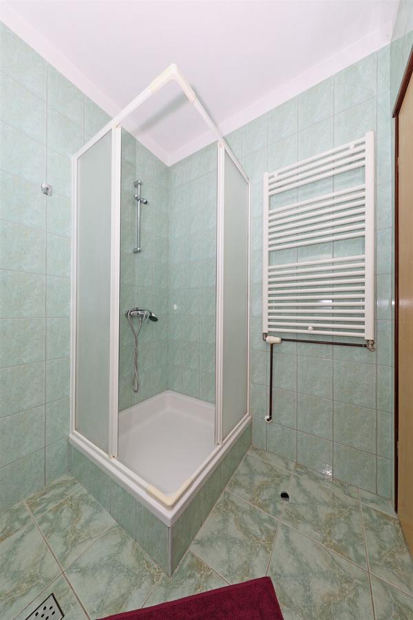 Apartments Snjezana Тисно Екстериор снимка