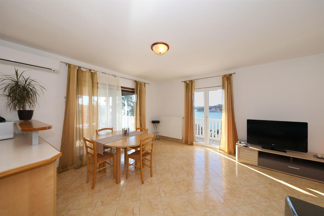 Apartments Snjezana Тисно Екстериор снимка