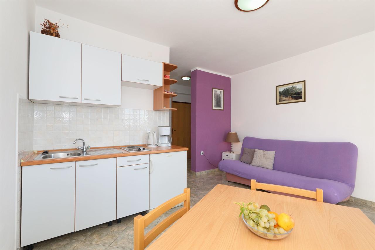 Apartments Snjezana Тисно Екстериор снимка