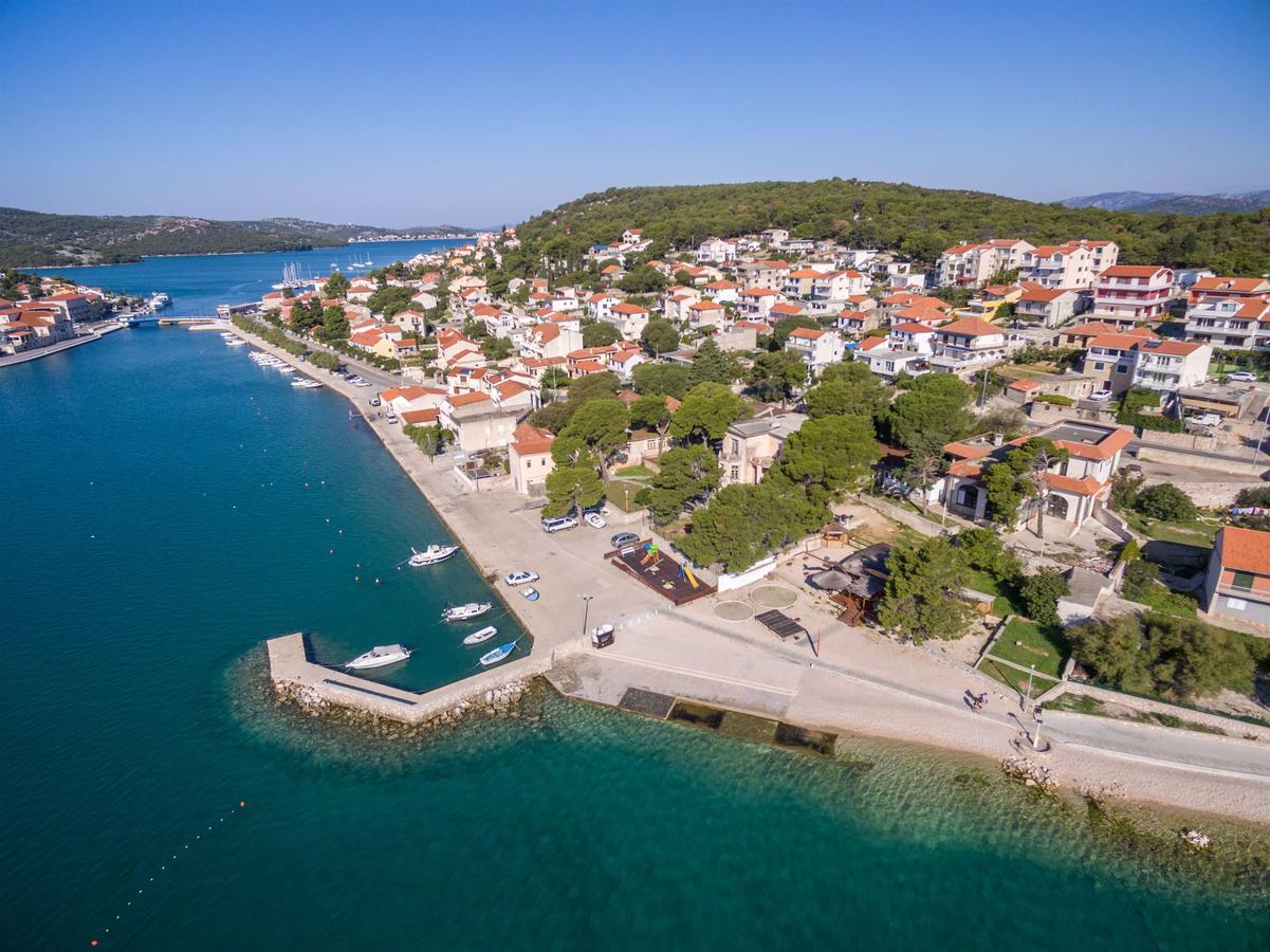 Apartments Snjezana Тисно Екстериор снимка