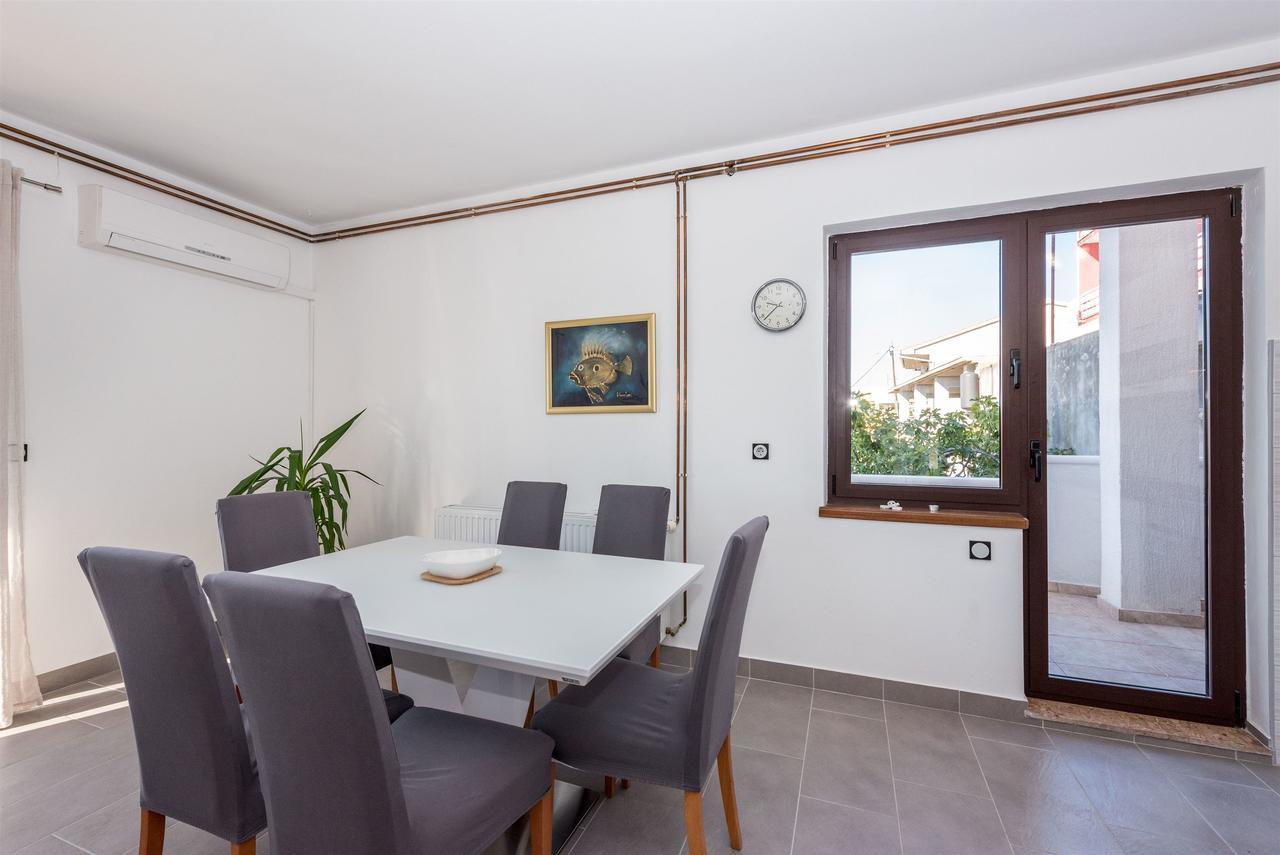 Apartments Snjezana Тисно Екстериор снимка