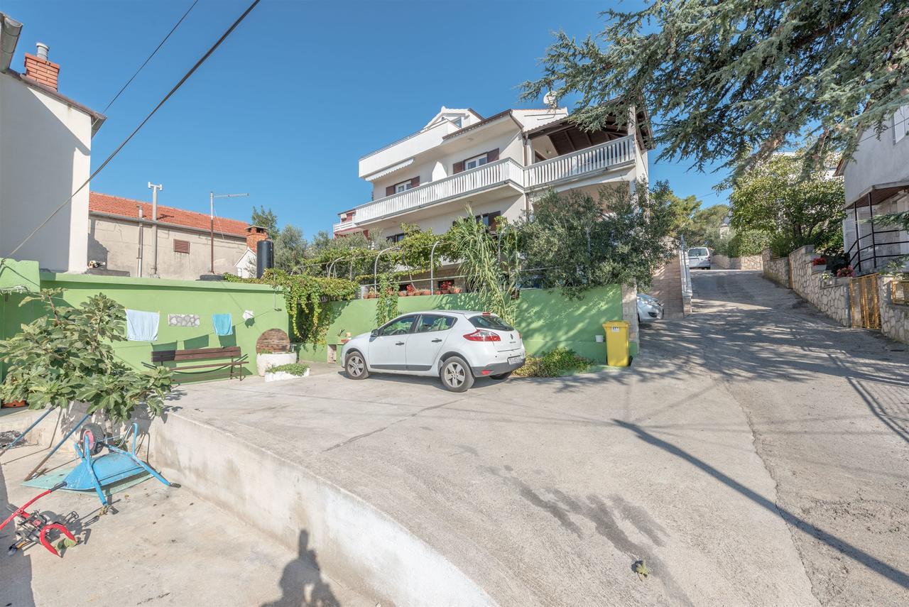 Apartments Snjezana Тисно Екстериор снимка