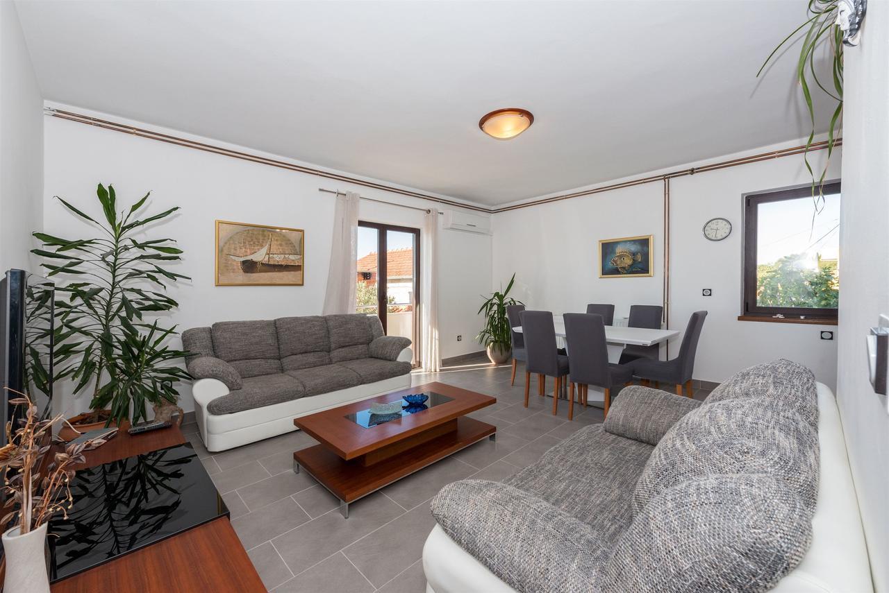 Apartments Snjezana Тисно Екстериор снимка