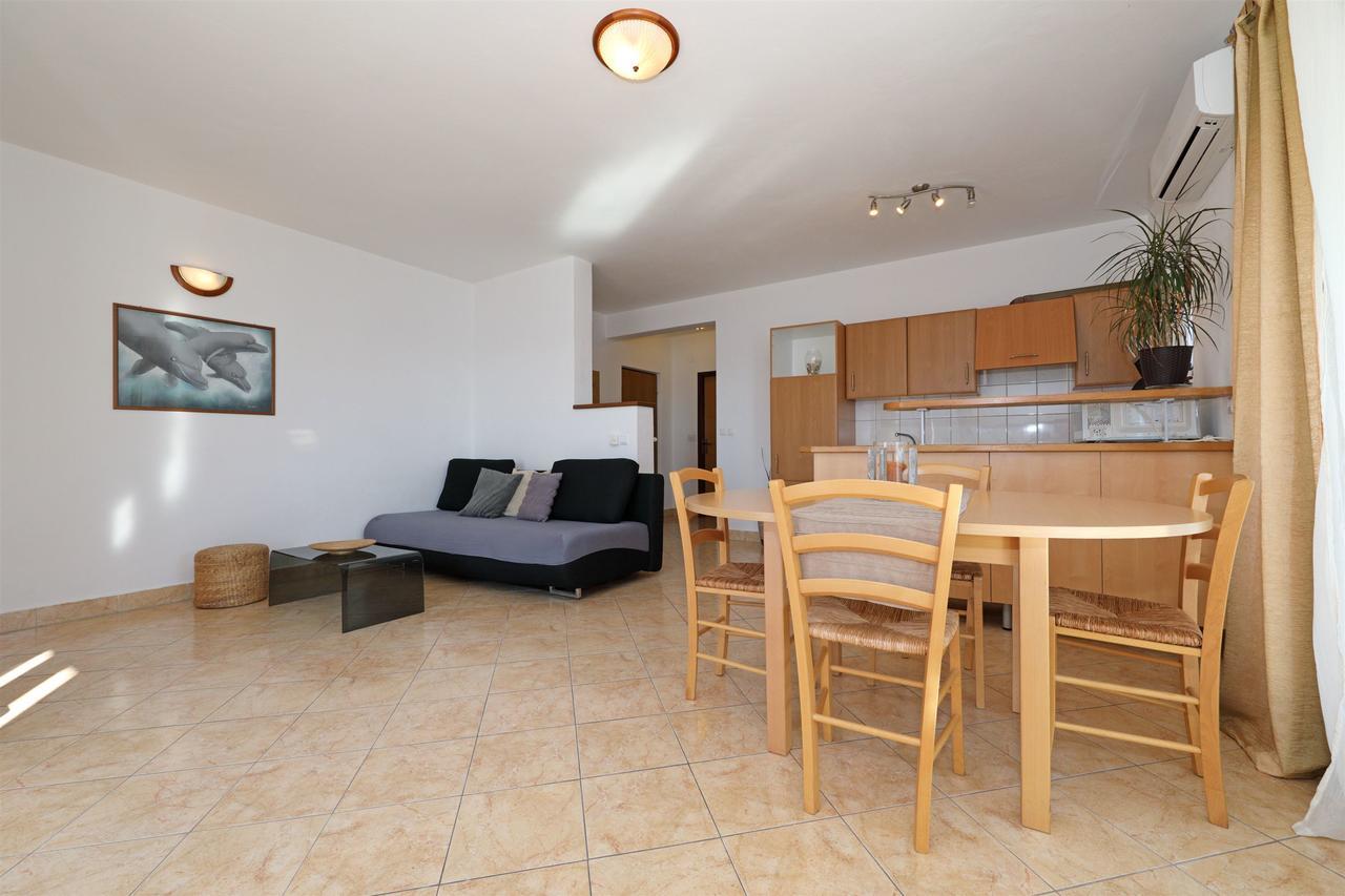 Apartments Snjezana Тисно Екстериор снимка