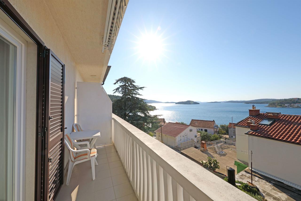 Apartments Snjezana Тисно Екстериор снимка