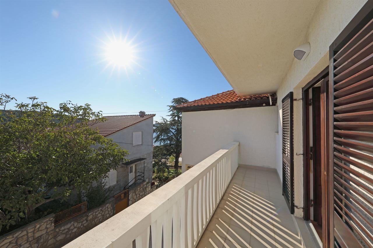 Apartments Snjezana Тисно Екстериор снимка
