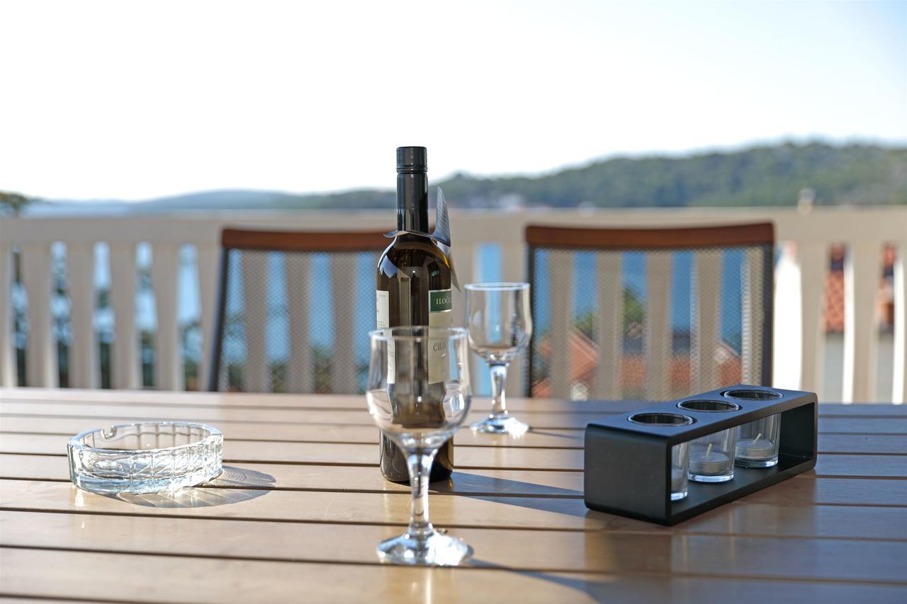Apartments Snjezana Тисно Екстериор снимка